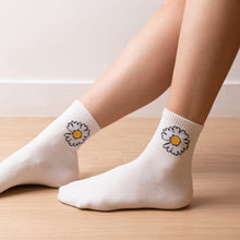 Load image into Gallery viewer, Cute Daisy Flower Socks for Women
