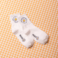 Load image into Gallery viewer, Cute Daisy Flower Socks for Women
