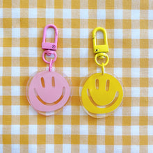 Load image into Gallery viewer, Cute Happy Smiley Face Keychain
