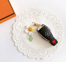 Load image into Gallery viewer, Happy Flower Keychain
